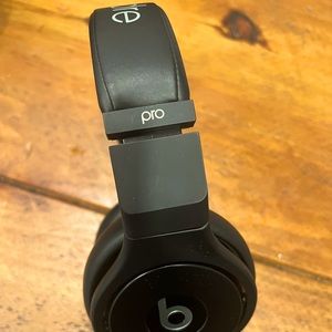 Beats By Dre - Pros in All Black